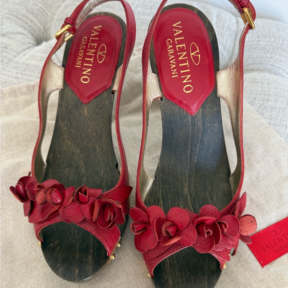 Valentino Garavani Red Sandals with Decorative Bows